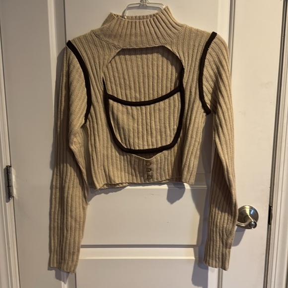 Tan crop sweater with cut outs Sz small - Picture 2 of 5